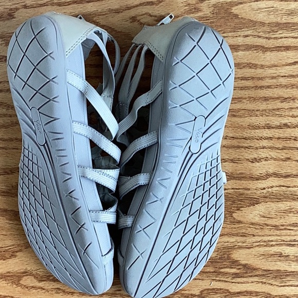 YUU Tilly Taupe Sandals - Women’s Size 9 1/2M. - Picture 4 of 7